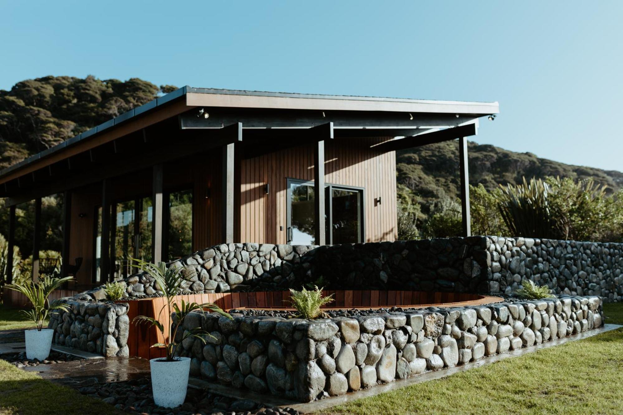Te Whaanga Retreat & Spa Raglan Exterior photo